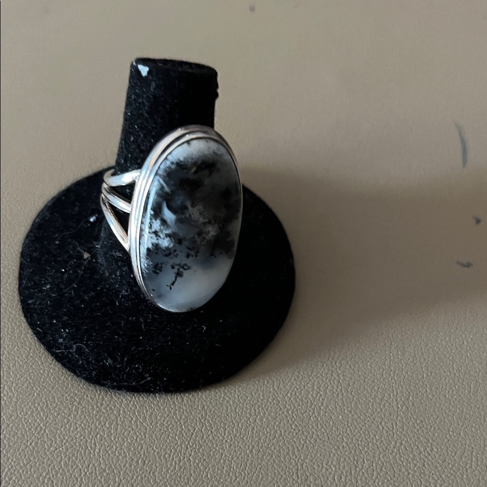 Silver dendritic opal ring. - Picture 2 of 4